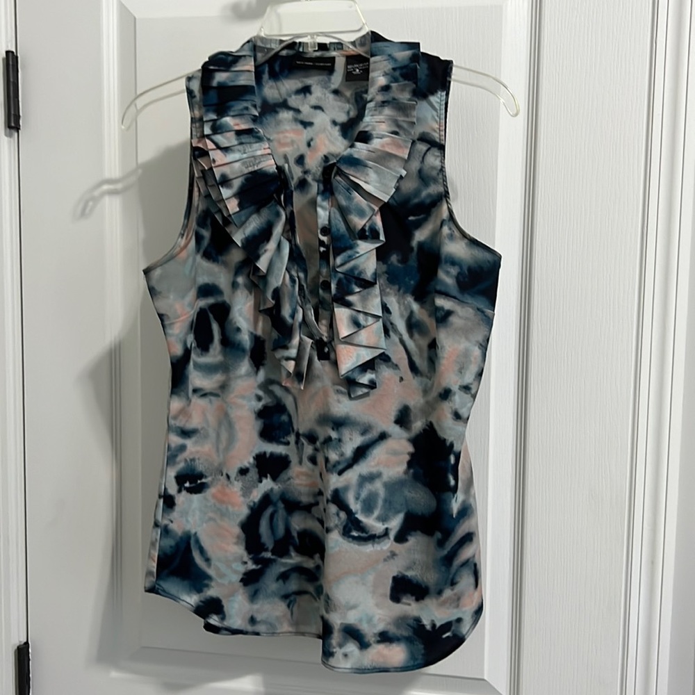 Like new; women’s NY and CO dressy tank